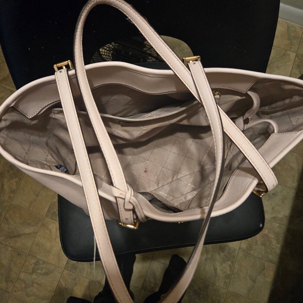 Purse - Picture 2 of 2